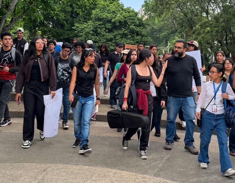 Ministerio de Cultura realiza mesas de trabajo con estudiantes de Unearte para solucionar problemas expuestos en manifestación de este martes