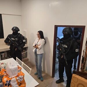 Detienen a excandidata presidencial Luisa González en Ecuador