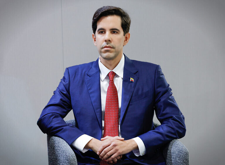 Oliver Blanco designado como nuevo canciller