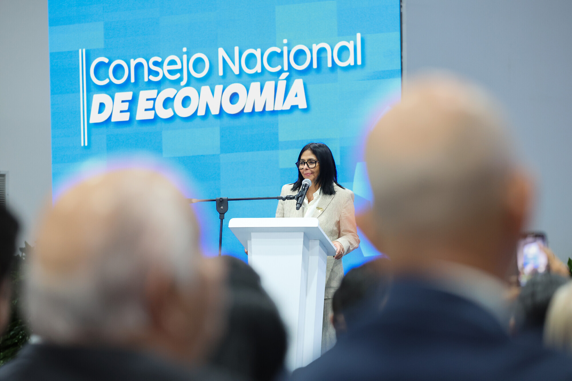 Ejecutivo y BID afinan financiamiento para actividad económica nacional que cierra en 6,5% al tercer trimestre