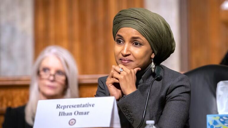 “No me callará”: Congresista Ilhan Omar responde a Trump tras registro de su casa por el ICE