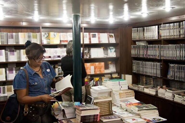Biblioteca Ayacucho celebra el legado de dos pioneras de la escritura femenina en América 🗓